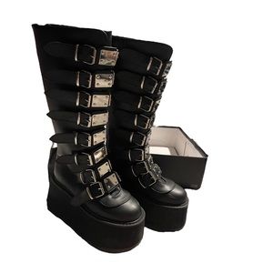 US size 7 Demonias style Dammed 318.